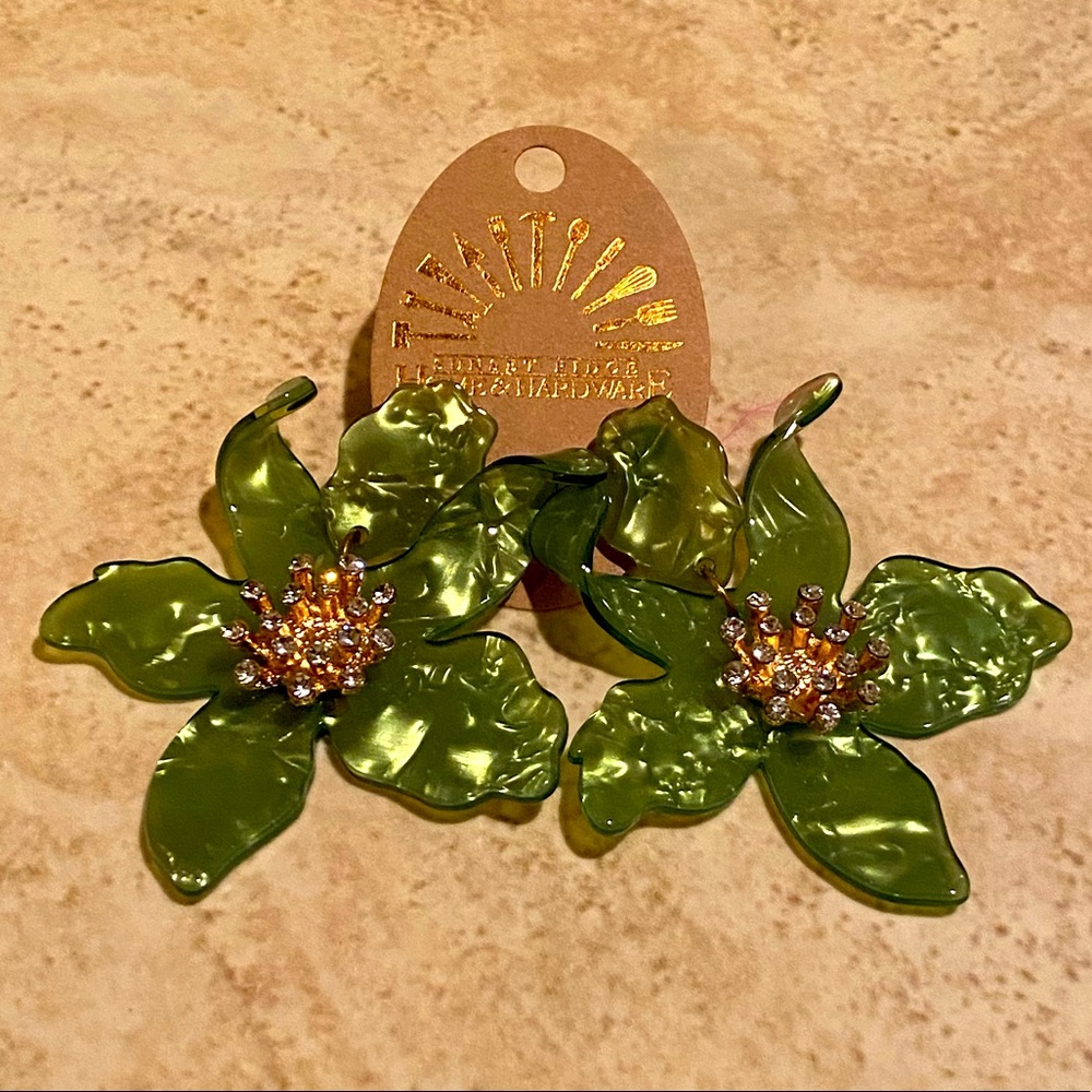 Brand New Sunset Ridge floral earrings